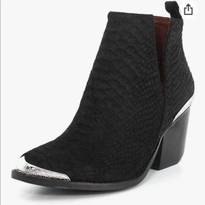Jeffrey Campbell Cromwell boots size 7 black suede snake